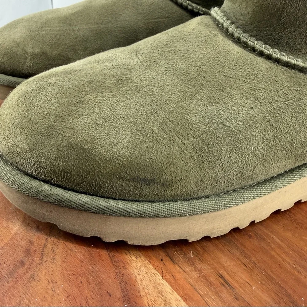 UGG Classic Ultra Mini Boots Womens‎ Size 7 Green suede Booties Soft 1116109